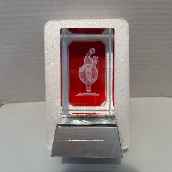 Lighted engraved holiday crystal - ICE SKATING SANTA - Picture 4 of 9